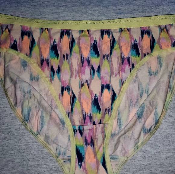 3 panty bundled Victoria's secret size med and lg - Picture 3 of 13